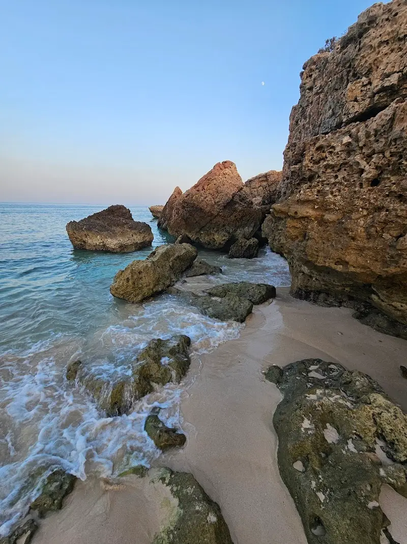 Shuway'ir Beach